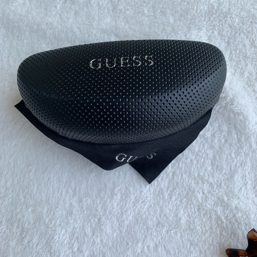 Guess Sunglasses - Picture 3 of 4